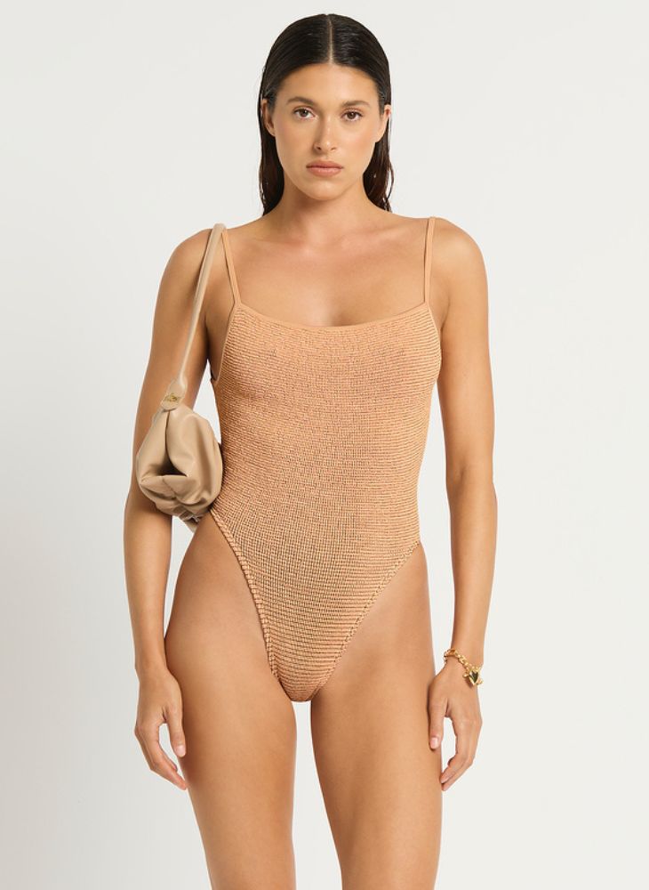 Low Palace One Piece